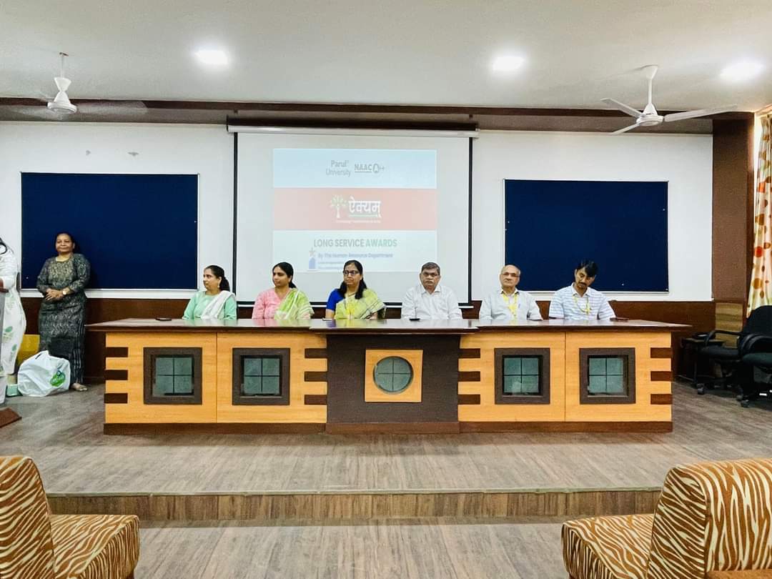 Faculty of Pharmacy - Parul University 
#LongServiceAward to the teaching and non teaching staff members 

Celebrating a milestone! 

On 1st May 2024, staff members with more than #5years, #10years and #15years were felicitated by the management of Parul University.