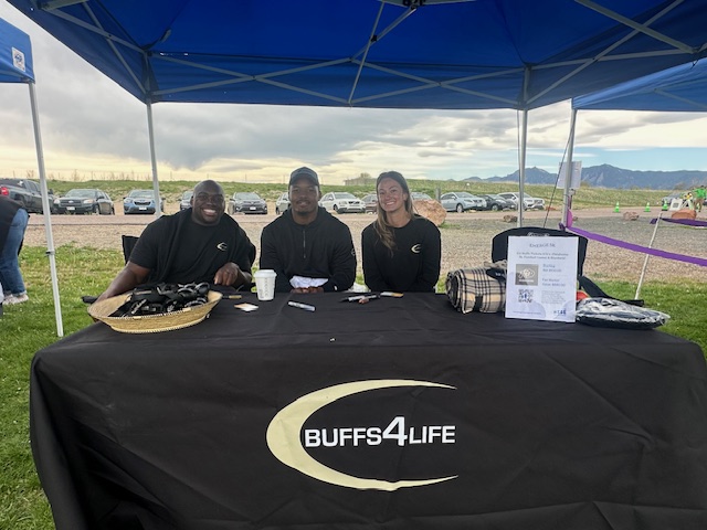 Thanks for having us @RiseAgainstCO ! B4L being represented by current student athletes @kingbentley0, Tyler Brown, and @kindyllwetta_ and the RISE Against Suicide 5K this past weekend. Great organization. Thank you for your important work! #WECU #B4L @5430alliance @Buffs4Life1