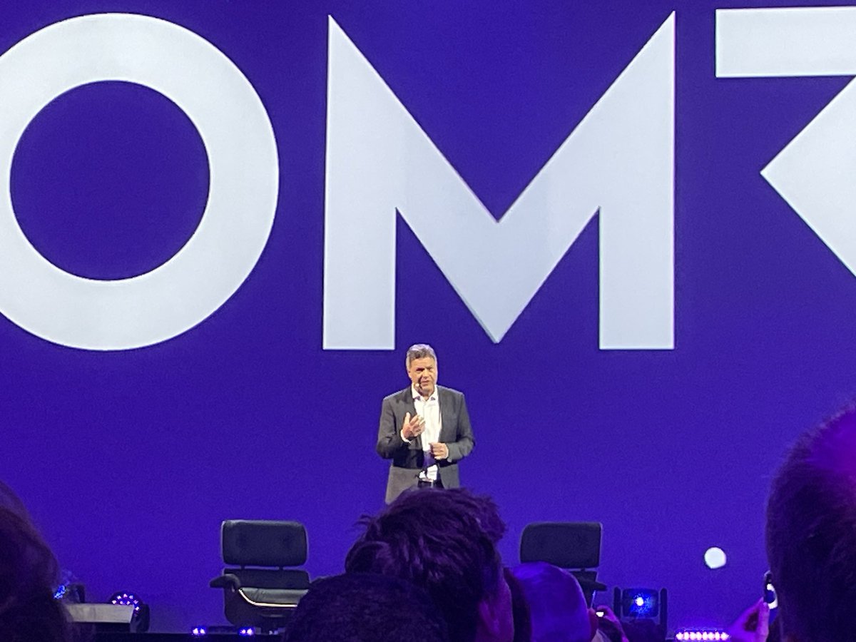 SabinaBernhardt's tweet photo. 🚀 This year's #OMR24 is all about positivity and AI. 
🔝Exciting speakers such as Scott Galloway, @SabrinaEllis, @TimFerris and Jürgen Schmidthuber with exciting experiences and outlooks. 
🎶 And for better entertainment, a pinch of @TokioHotelFC_de and a touch of @KimKardashian https://t.co/69XU9u5lGz