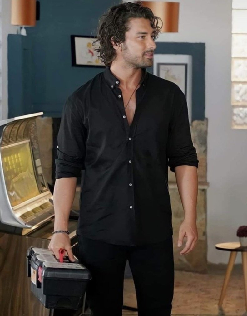 @T3leTurcas @TNTNovelas @AycaAysin Poyraz ali özgür AdaMasali 
#AlpNavruz