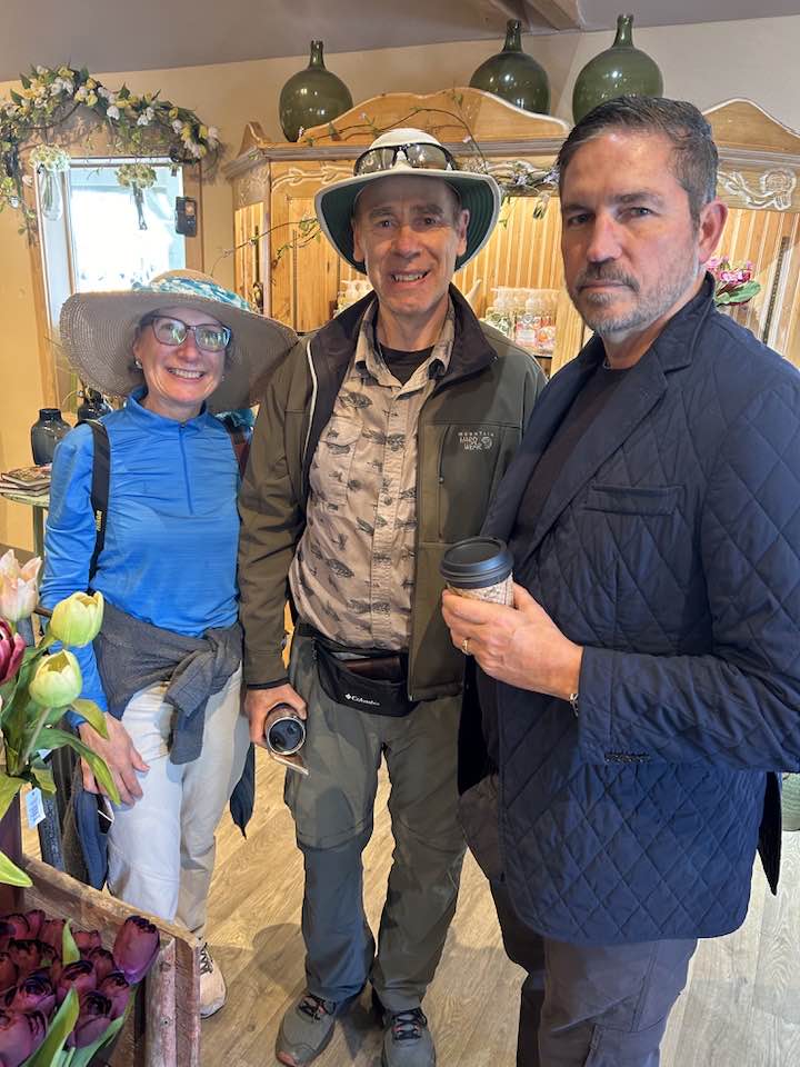 ✨❤️🌷Jim Caviezel last weekend at the LaConner Tulip Festival in Washington close to Mount Vernon, with a lovely couple who are fans and met him there. 🌷❤️✨ @reallycaviezel

#jimcaviezel #fanjimcaviezel