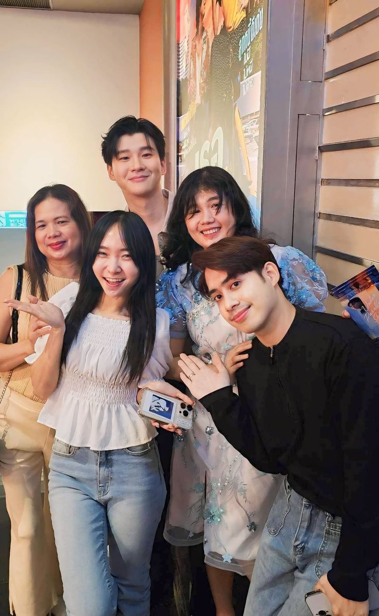 Thai and PH JUANderers with our CEO @richardjuan at Bangkok Premiere Night of #UnderParallelSkies ✨

#UPS2024 @28squaredstudio WIN Premiere Night TH #รักใต้ฟ้าคู่ขนาน #winmetawin #janellasalvador