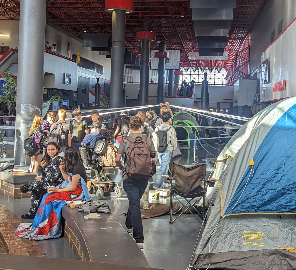 PrincipalLCHS's tweet image. Slumber Party! (and some balloons and saran wrap!) #Classof2024 #WALC