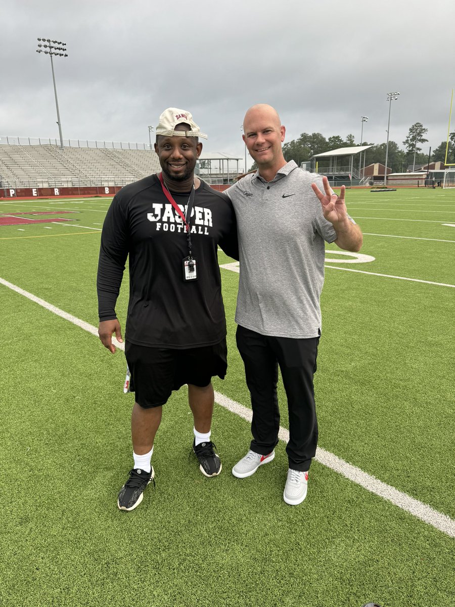 Huge THANK YOU TO @UHCougarFB  @Coach_Barbay for stopping through Jasper, America to recruit @JHSBulldogFB .. #Believe #BeADawg #JasperKids