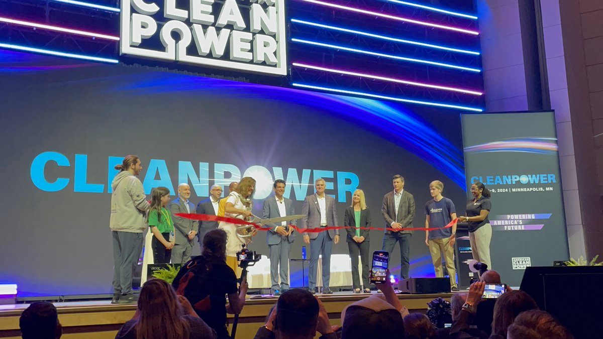 The ribbon's been cut, and Cleanpower is officially on! Excited to have @DavidHardyUS join a panel with @Doreen_M_Harris and Sy Otan this afternoon at @USCleanPower's Cleanpower event, discussing a sustainable framework for #offshorewind in America! us.orsted.com/renewable-ener…