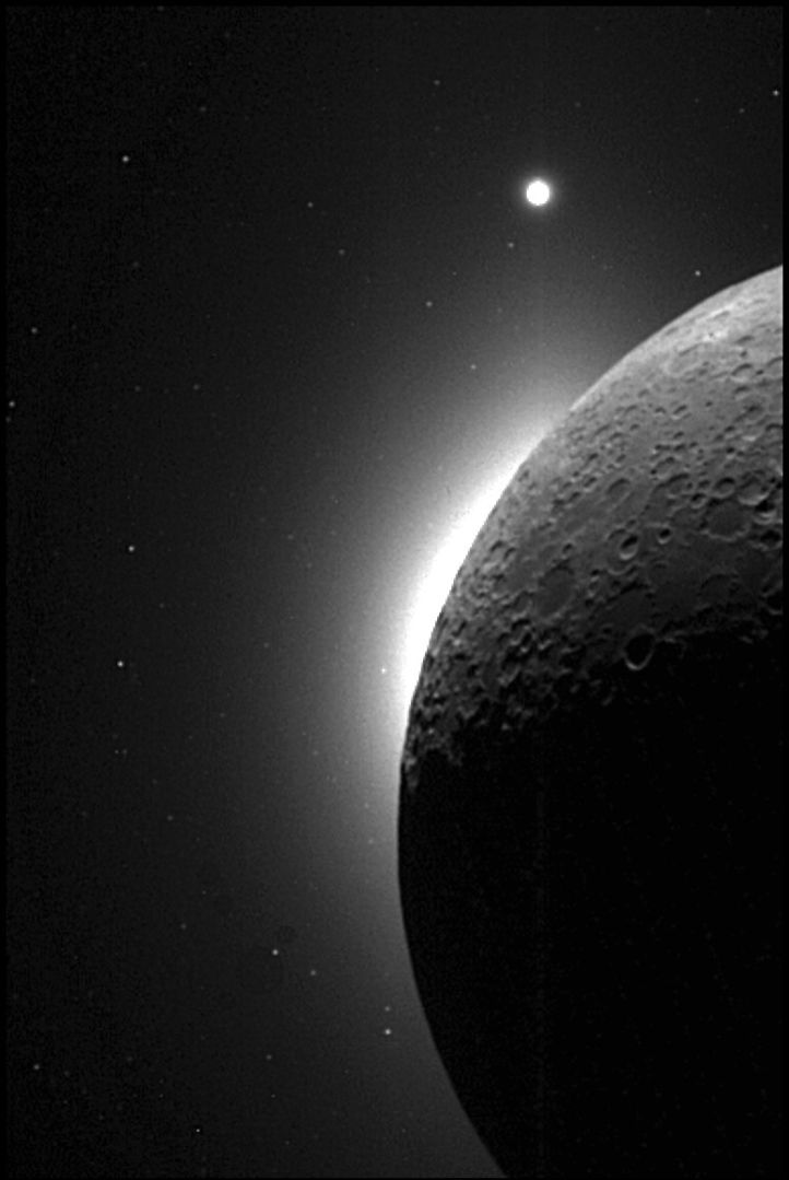 30 years ago today, the Clementine mission ended after successfully studying the Moon. Primarily designed as a technology demonstration, the mission yielded significant science, mapping the resources of the Moon. go.nasa.gov/3UvI3e7 📷 Clementine's view of the Moon and Venus