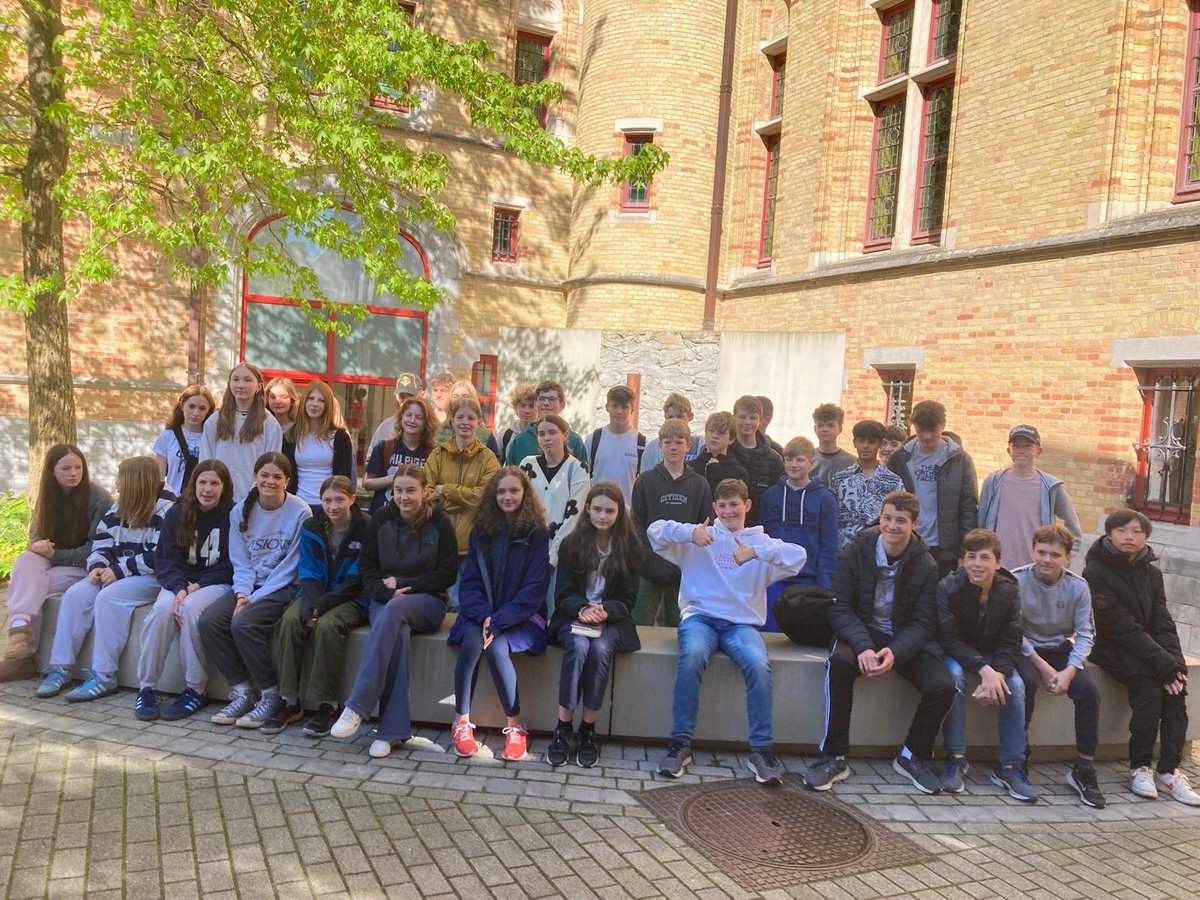 39 Year 9 students toured the battlefields of WW1 in the Ypres and Somme regions including  Tyne Cot Cemetery, Vimy Ridge Canadian Memorial, Delville Wood & Thiepval & laid a wreath at the Menin Gate  #excellence #loveoflearning #outstandingrelationships @HalsburyTravel