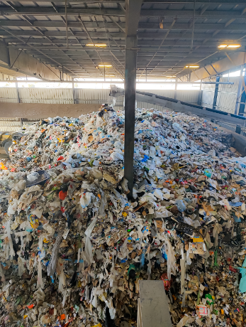 Let's take a closer look at what ends up in our recycling bins. 🗑️♻️This photo reveals the excess waste uncovered in recycling bins at the BARCO facility. Download the Recycle Coach app today! 👇👇 ow.ly/8H2I50R9iEg . . . #OneAlbuquerque #KeepABQBeautiful #RecycleRight