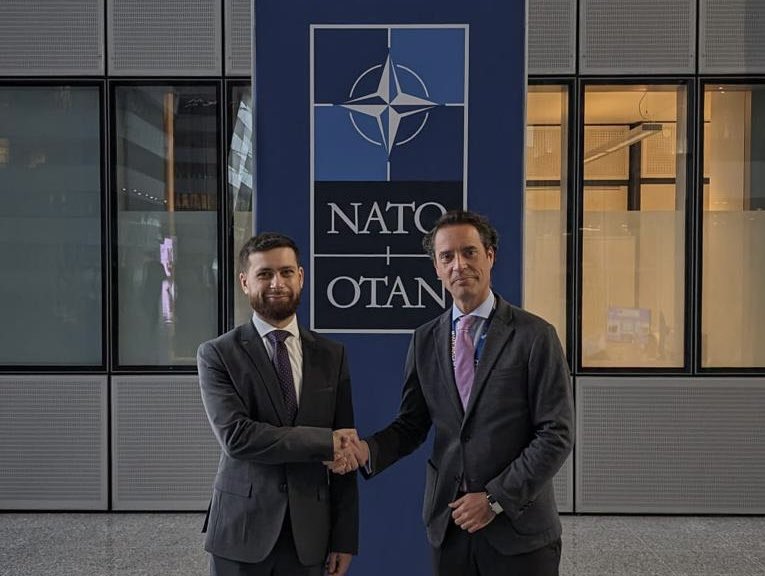 Good to meet deputy FM Kostanyan at #NATO HQ in Brussels. Discussed ways to strengthen NATO-#Armenia bilateral cooperation, and regional dynamics in particular progress in the normalisation process between 🇦🇲 and 🇦🇿 after the recent agreement on border delimitation