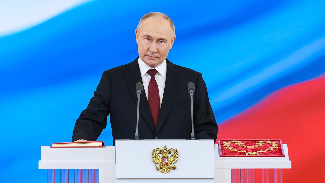 Saludamos al pueblo ruso y felicitamos al hermano Vladímir Putin, que hoy asumió su quinto mandato como Presidente de #Rusia 🇷🇺. Desde el Estado Plurinacional de Bolivia 🇧🇴 le deseamos muchos éxitos en este nuevo desafío al frente de una nación que encamina la lucha por un nuevo