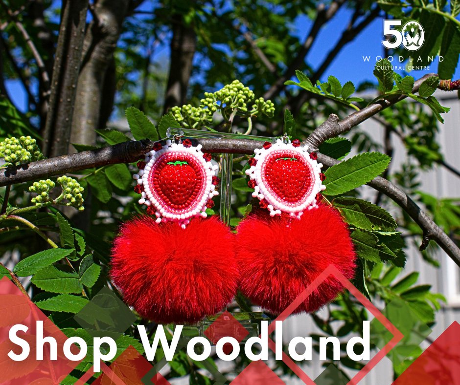 🍓Introducing Bwebb.Designs' Handcrafted Strawberry Earrings! Shop Woodland: shopwoodlandculturalcentre.ca/product/brynle… #Indigenous #IndigenousVoices #IndigenousArt #IndigenousEvents #FirstNations #FN #IndigenousKnowledge #IndigenousCulture #SixNations #HandcraftedJewelry #StrawberryEarrings