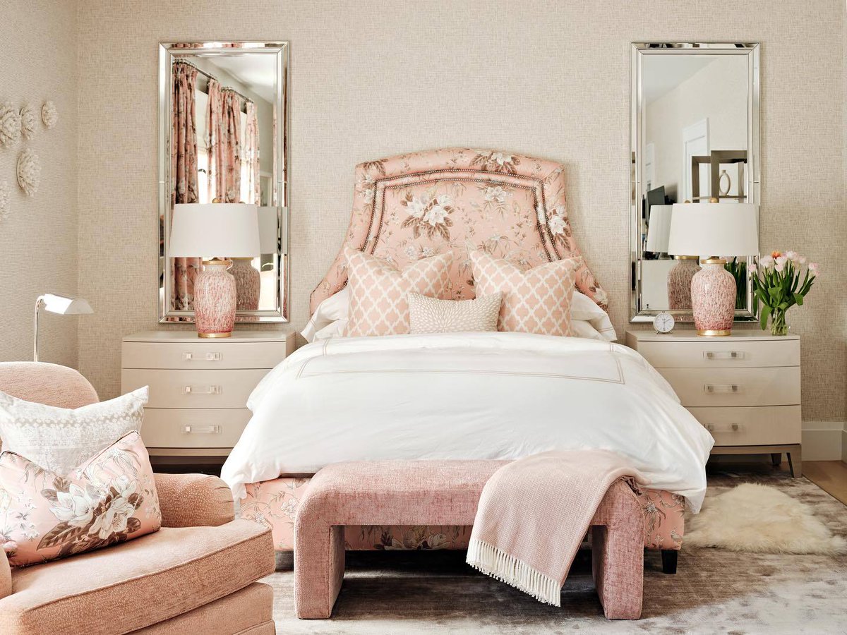 💐 With the alluring design and perfect fabric choice, this bed brought Peach Sherbet to perfection!
Experience the Lousso Standard💎
📸 @dancutronaphoto
🖼️🎨@robinpelissierdesign
#homedecor #interior #interiordesign #architecture #roomdecor #design #home #homedesign #architects