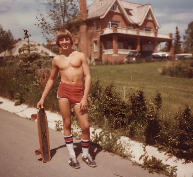 This is one of my favorite photos of Owen… outside the Hart House, probably ready to play a practical joke on someone. Remembering Owen on his birthday today. Long live the King of Harts. ❤️