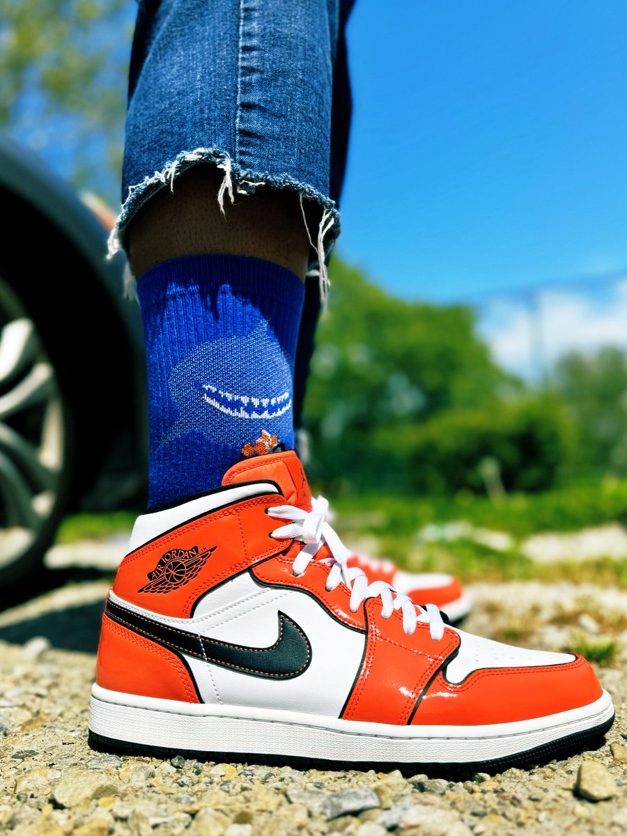 Not to much on my finding Nemo 🎣 mids 🤣😂🤣 @Jumpman23 @nike #mrsock @stance #sneakersliveheatingup #SNKRS #KOTD #alwayssunnyinPHILLY #findingnemo