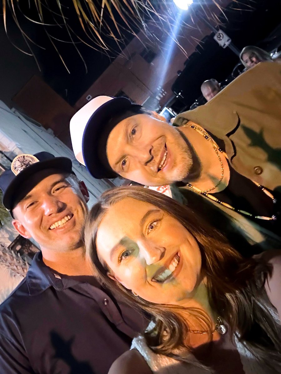 AnnaPilecki's tweet photo. @GavinDeGraw thank you an amazing show and taking the time to meet with us after! Soldier means a lot to me and my dance girls. So happy I finally got to hear it live! https://t.co/FPdvUEZUac