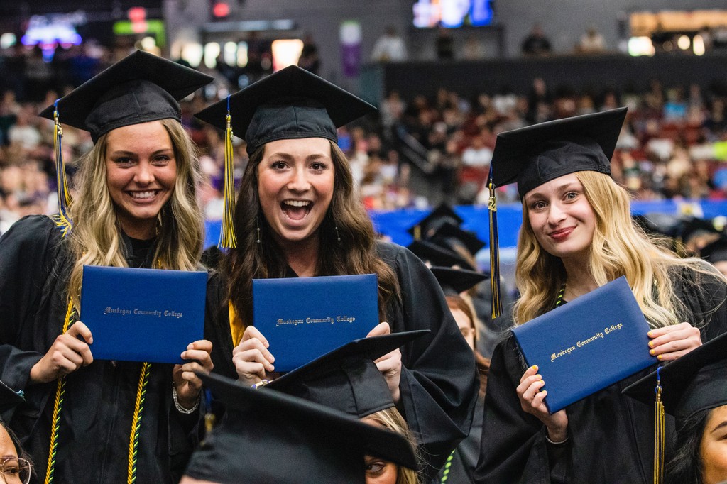How it started ➡️ How it's going 🎓✨

#muskegonccgrad