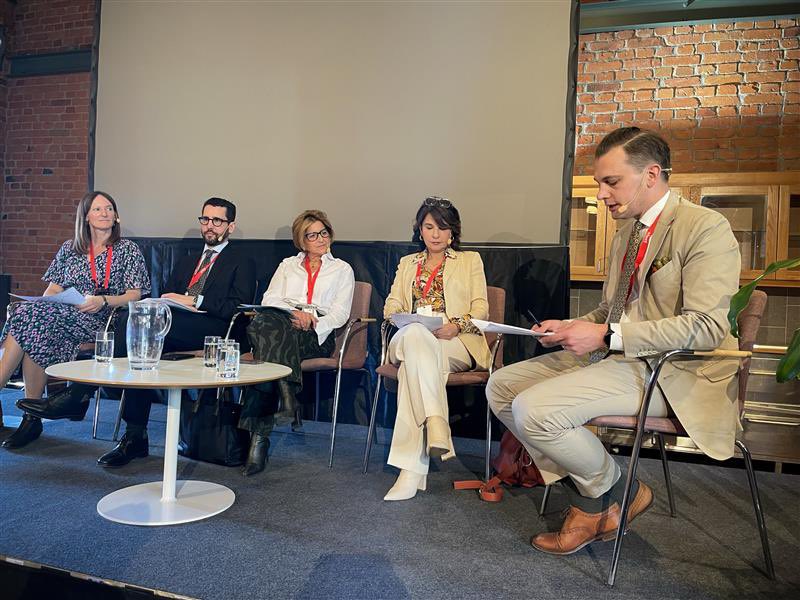 How do you navigate in contexts of hybrid security governance? Today @SIPRIorg #SthlmForum: Panel co-organized by @UNDP and FBA discussing when multiple actors and structures, formal and non-formal, coexist and exercise governance over security, services and conflict resolution.