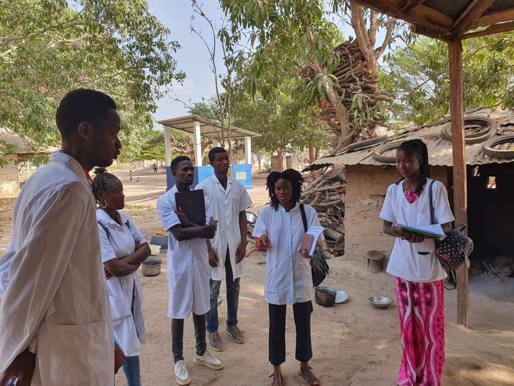 Cada cercanía a la comunidad , evidencia la importancia de la medicina familiar. #BMCGuineaBissau @unidad_central