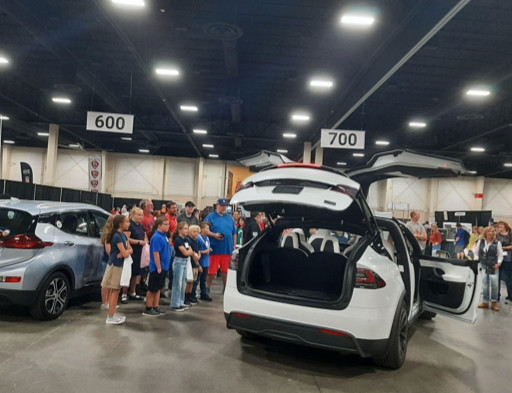 During the #DriveElectricUSA project, @driveelectricut worked with local communities to educate kids & families about how with electric vehicles we can improve air quality in our communities! #StoriesfromtheField #DriveElectric #DEUSA #EV #partnerships