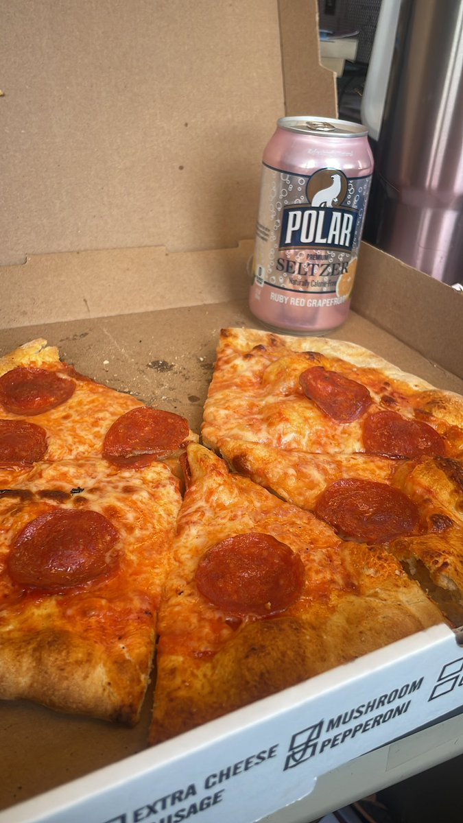 MrsCableReads's tweet image. Thanks Chef Vishner and the wonderful culinary students at #PPSWestinghouse for the yummy pizza for #TeacherAppreciationDay