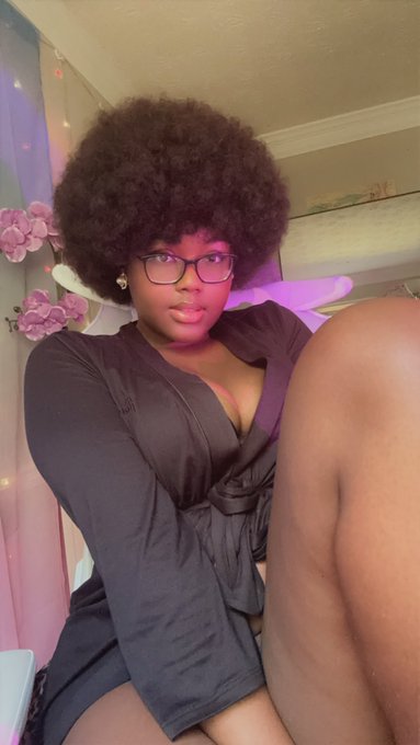 Who me? You have a crush on me? 😱 https://t.co/qLDsCTJE6O