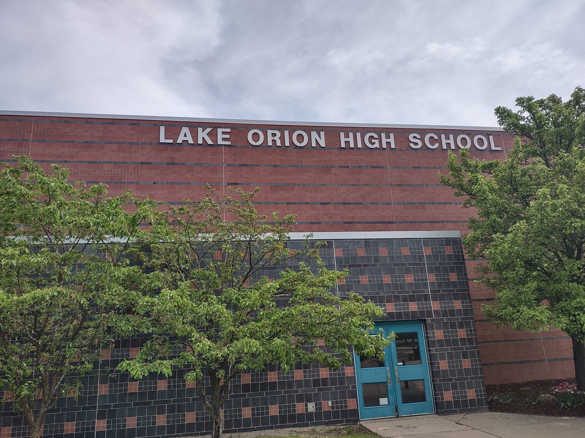 Had a awesome visit this afternoon at Lake Orion High School. Thank you to everyone for your awesome hospitality. #GoGreen #LetsRide #RecruitingMichigan