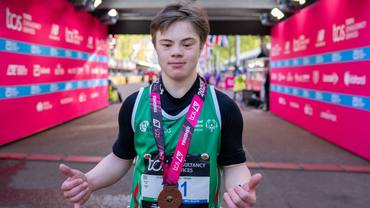 Did you know @SOGreatBritain Lloyd Martin made history at the @LondonMarathon ? The 19-year-old ran his way into the @GWR Books as the youngest known person with Down Syndrome to run a marathon. Full story: shorturl.at/hnACX 📸: TCS London Marathon #SpecialOlympics