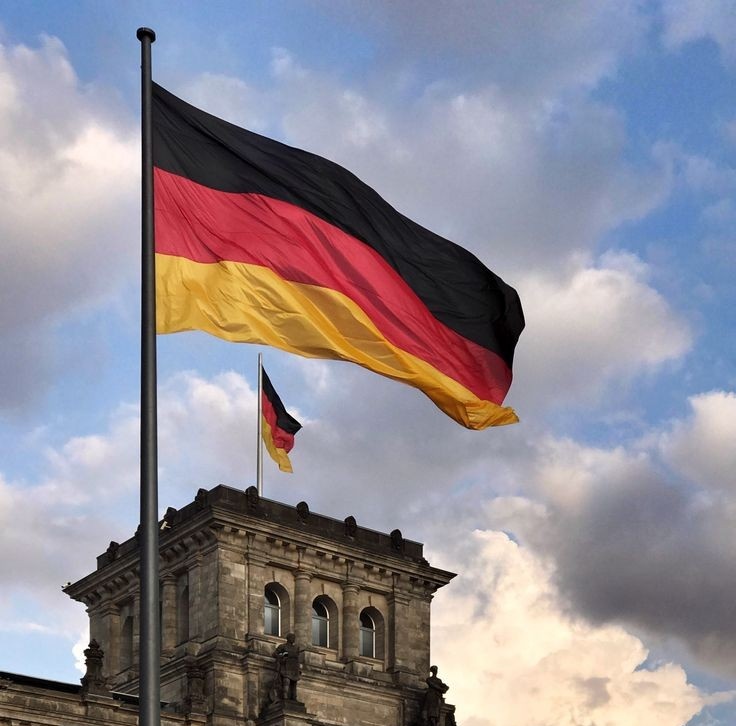 #SONDAKİKA
Alman düşünce kuruluşu Bilim ve Politika Vakfı (SWP):

'Almanya, CHP’li belediyelere mali destek sağlayarak devreye girebilir.'