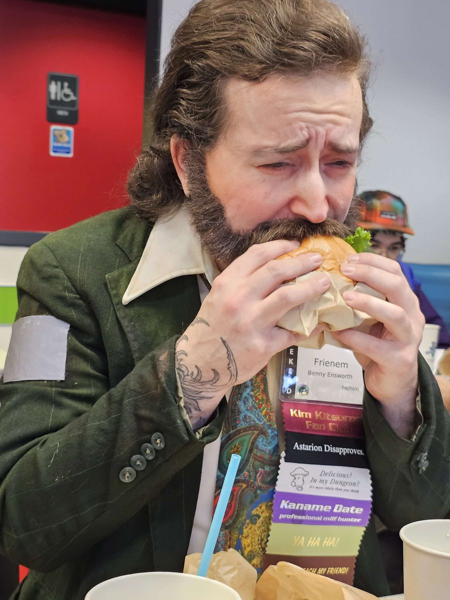 frienem's tweet photo. Burger time for baby https://t.co/vg59qZEdUp
