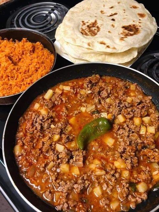 Homemade Picadillo with flour Tortillas! 

Would you eat this? 

Traditional dish in many Latin American countries.