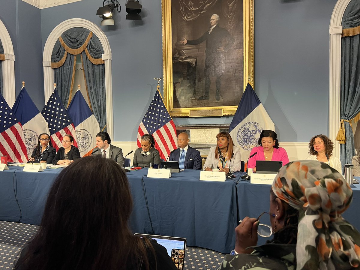 Mayor Adams on Gov. Hochul’s comments on “Black kids growing up in The Bronx who don’t even know what a computer is.” “I know her heart,” Adams says. “I know what she was intending to say. And she was not trying to be disrespectful to the people of The Bronx.” @CBSNewYork