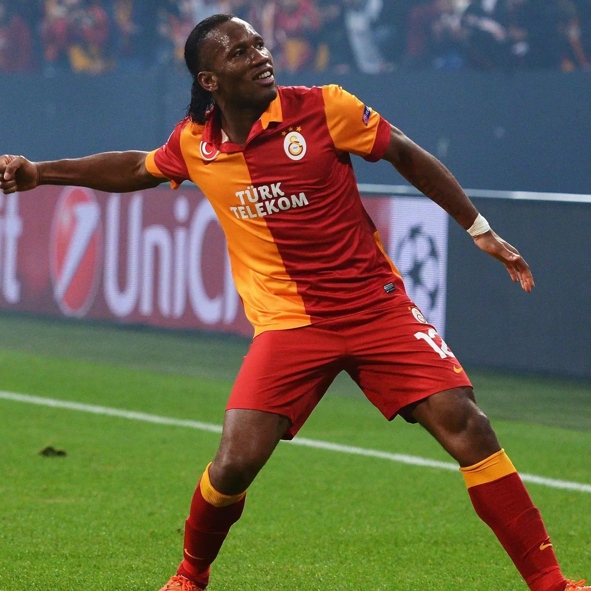 Galatasaray Başkan Adayı Süheyl Batum:  

Seçimi kazanırsam, Galatasaray'ın Sportif Direktörü Didier Drogba olacak.