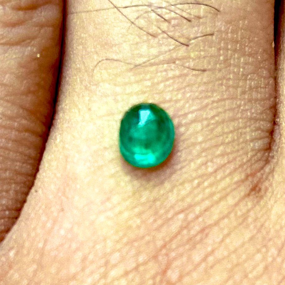No Oil, Loupe Clean. 1 Carat. Oval Cut greatness, composed of a complete, Natural Green colour. #NoOil #LoupeClean #ColombianEmerald
