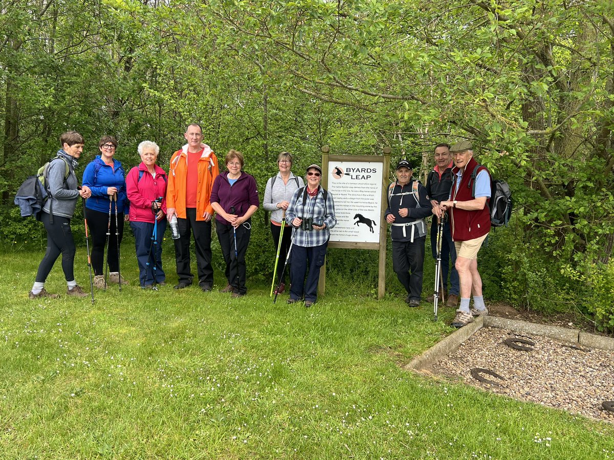 RhondaT40's tweet photo. Now at #ByardsLeap with @MerylWardLincs @DellaArmstrong @woldgrain for @LRAChaplains #getactiveforalan #halfway 😀👍💪 https://t.co/rdSa9ybRVo