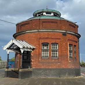 The River Thames cuts through this great city but have you can walked underneath it? Pedestrian tunnels at Greenwich (1902) & Woolwich (1912) at 370m and 504m respectively both dug at the beginning of the last century! Here is one North entrance. @BestTubeTo King George V DLR