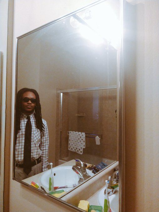 &divide; 🕴🏾 | #Silver https://t.co/EhSjmdphSz<a href="/tag/silver"class="tags">#Silver</a>