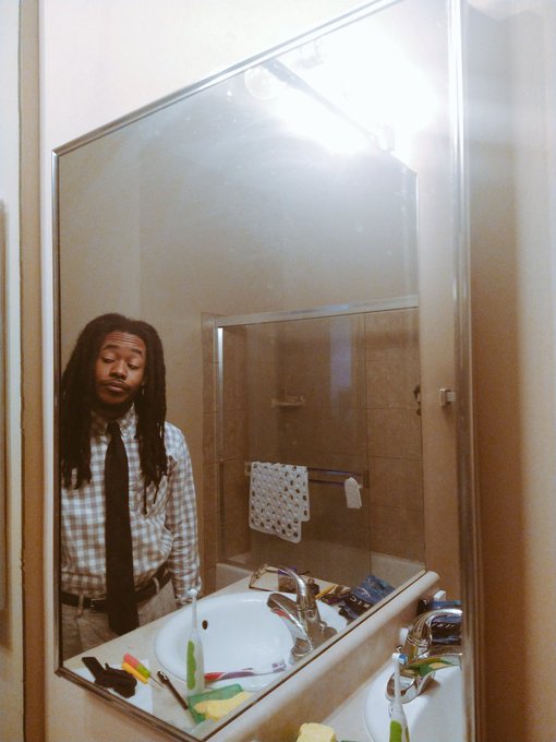 &divide; 🕴🏾 | #Silver https://t.co/EhSjmdphSz<a href="/tag/silver"class="tags">#Silver</a>