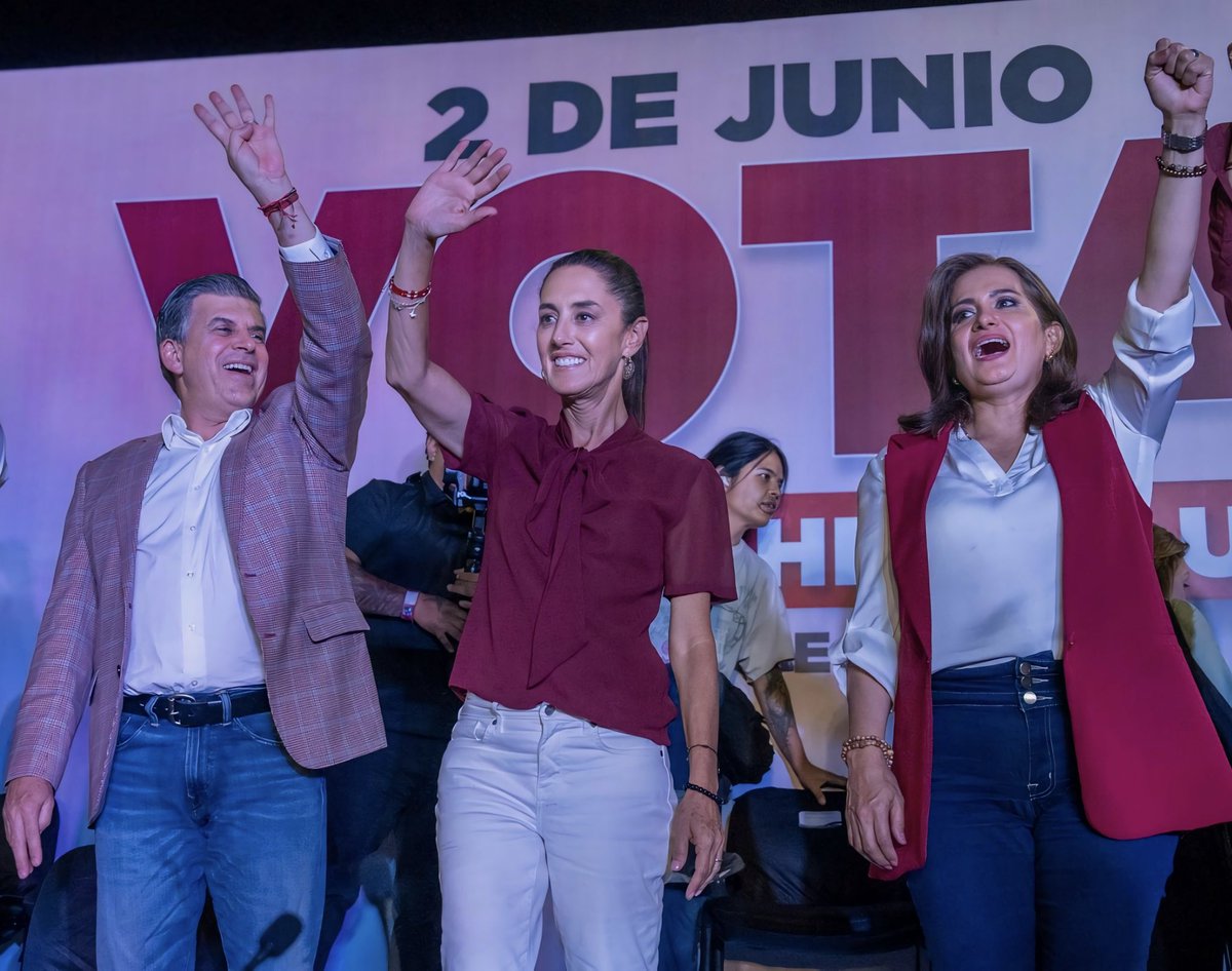 Levante la mano quien está dispuesto a luchar para que el 02 de junio cambien las cosas en Guanajuato. Bien lo dicen por ahí: es tiempo de mujeres que creen y luchan por la transformación. ¡Es un honor hacer equipo con ellas! #VotaTodoMORENA