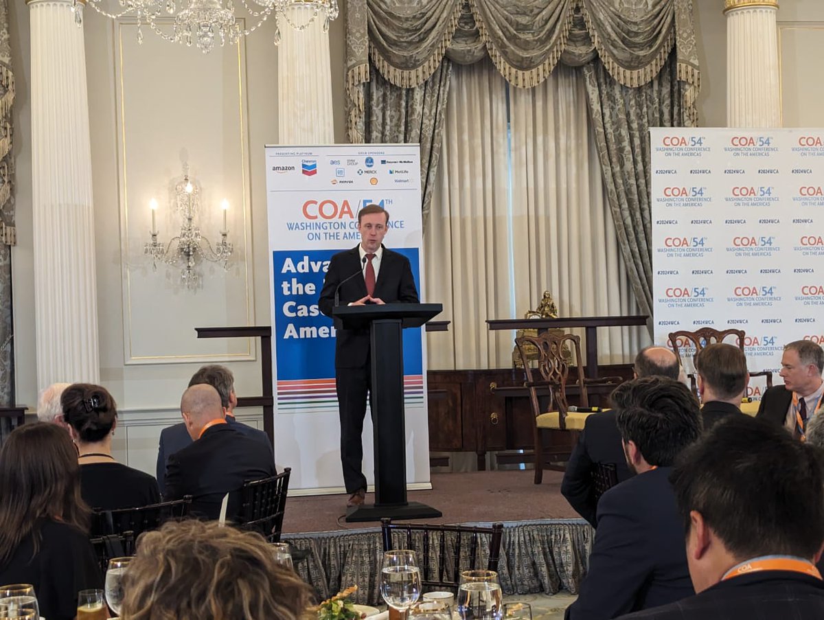 US National Security Advisor @JakeSullivan46 is at @ASCOA #2024WCA @StateDept luncheon to tout the Americas Partnership.

He thanks @SenChrisDodd for efforts; Sullivan jokes that he's standing in for Sec. Blinken, who is in Guatemala today for LA Declaration migration meeting
