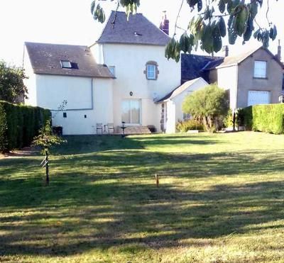 Large fully renovated three bedroom house for sale in the quiet Village of #Vimarce #Mayenne Pay de Loire buff.ly/3U8mWhB #France 🇫🇷 #FranceProperty #FrenchProperty