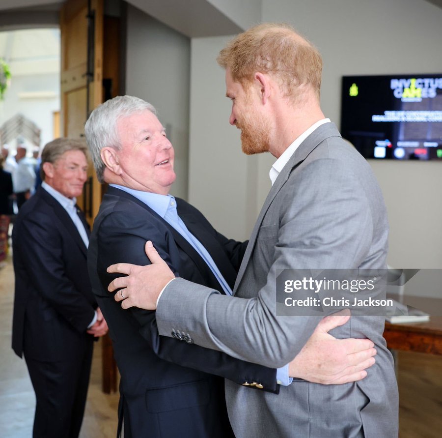 @WeAreInvictus 📈 Unwavering mutual respect and genuine affection. Prince Harry,The Duke of Sussex and Sir Keith Mills. #InvictusGames 💛🖤 #IAM #IAM10 #IAMHere #InvictusGames #WeAreInvictus