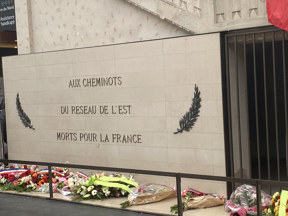 Cet après midi en Gare de l’Est aux côtés de la SNCF, des organisations syndicales et des associations d’anciens combattants pour la cérémonie du 8-mai en hommage aux cheminots morts pour combattre le nazisme. Rdv demain à 11h à la @Mairie10Paris pour la cérémonie de #paris10.