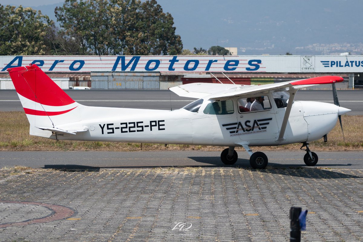 ✈: Cessna 172S Skyhawk SP | YS-225-PE 🇸🇻
🌎: MGGT (GUA), Guatemala 🇬🇹
💺: @asaviacion

#Nikon #D3500 #avphotography #AirplanePics #avgeeks #avphoto #loveplanes  #jetphotos #AirplanePictures #PlaneSpotters