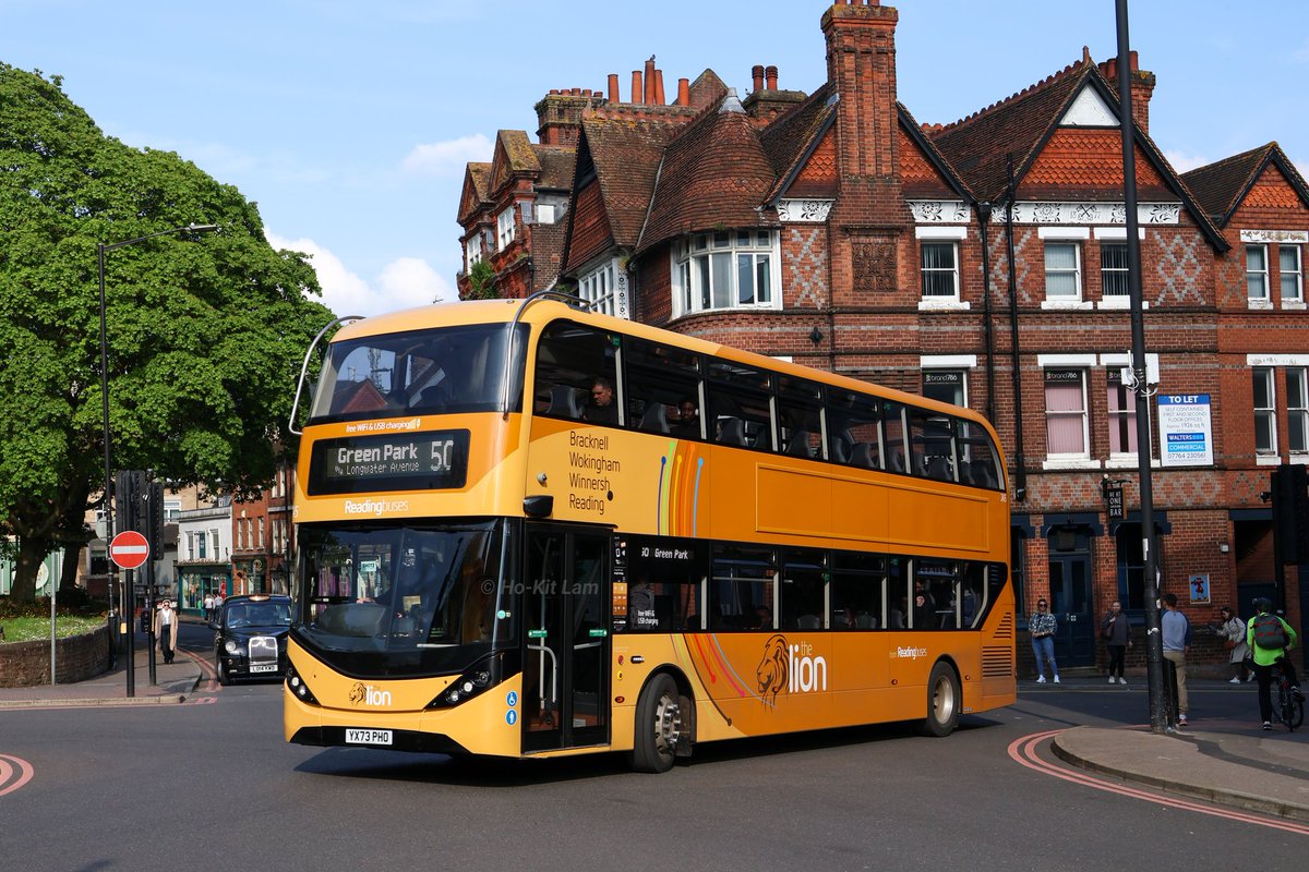 And just like that, my final exam is complete! Thought I'd make use of today's lovely sun and snapped 245 (YX73PHO) making an odd appearance on the 50, pictured at St Mary's Butt's before completing another trip to Green Park. Need more of this sun please!