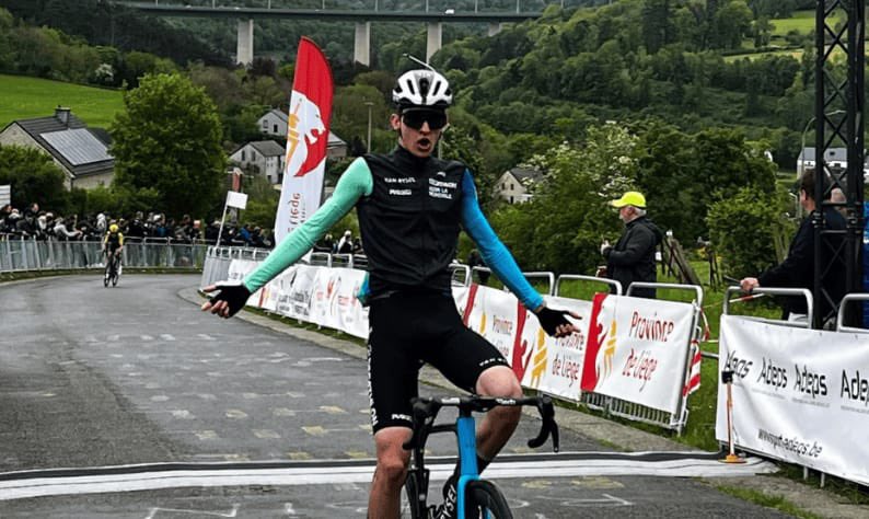 Resultados Liege-Bastogne-Liege Juniors 2024 Paul Seixas (Decathlon AG2R La Mondiale U19) fue el vencedor de la Liege-Bastogne-Liege en su edición del 2024 por delante de Daan Dijkman (Willebrord Wil Vooruit). Míralo en la web👇🏽 avituallamientociclista.com/noticias/post/… ✍🏼 @natanael.zm