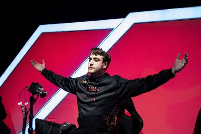 If Clayster has a million fans, I am one of them. If Clayster has ten fans, I am one of them. If Clayster has only one fan, that is me. If Clayster has no fans, i am no longer on this earth. If the world is against Clayster, i am against the world

Happy Birthday GOAT @Clayster