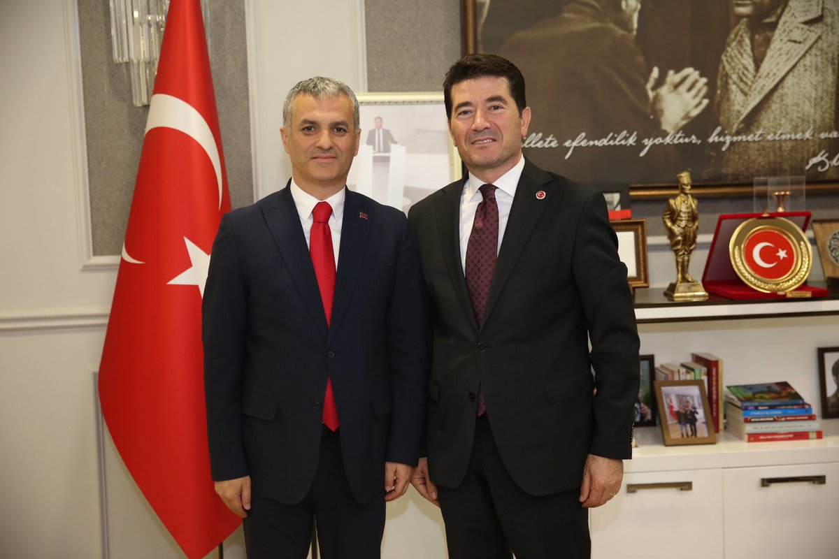 Ortahisar Belediye Başkanımız Sayın Ahmet Kaya'yı makamında ziyaret ederek hayırlı olsun dileklerimi ilettim. Nazik misafirperverlikleri için kendilerine teşekkür ederim.