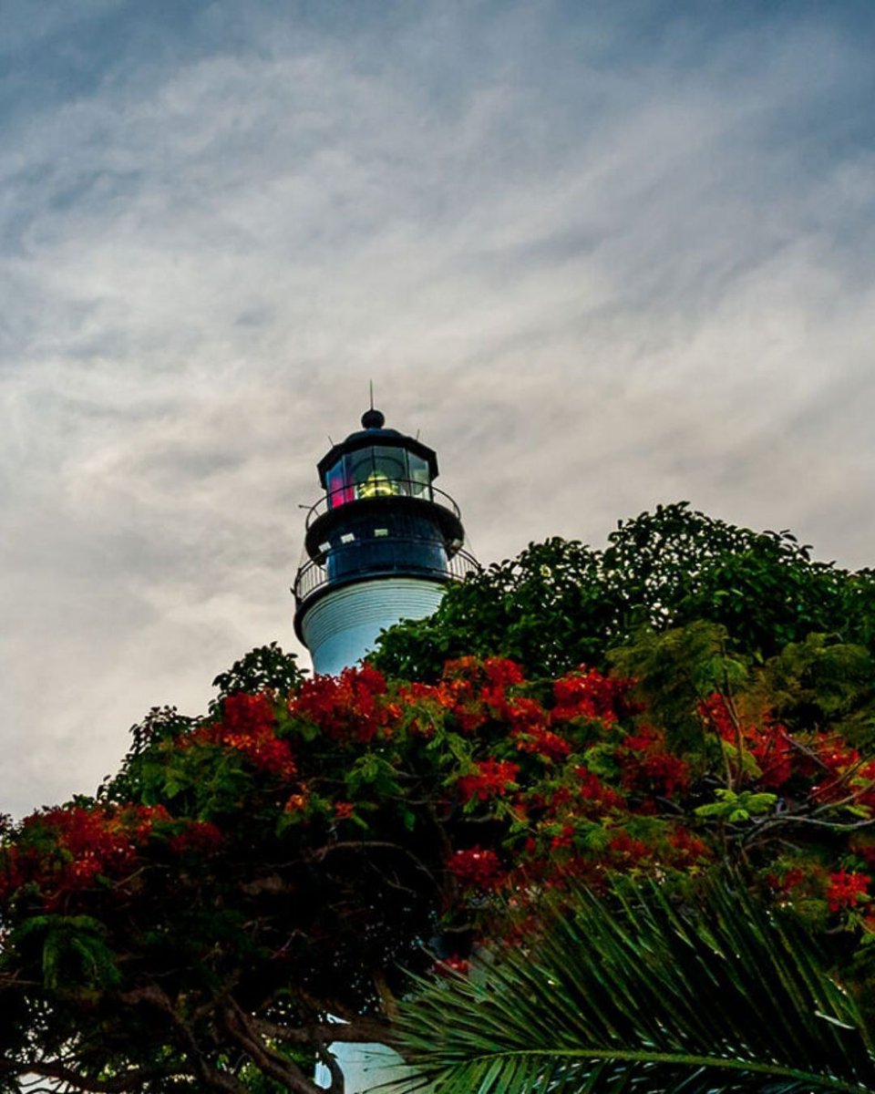 Did you know? The Key West Lighthouse, which opened in 1848, stands as one of the few inland lighthouses worldwide! 🏝️ Less than a 6 minute drive from Mallory Square, climb its 88 steps for a panoramic 360-degree view of Key West. Learn more ⬇️ buff.ly/3XFCTgP