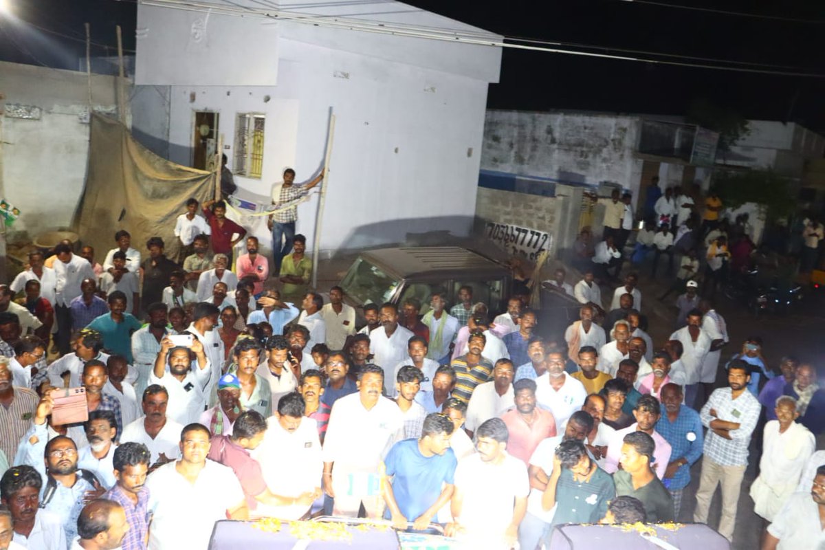 MekapatiYSRCP's tweet photo. ఈరోజు కలిగిరి మండలం అనంతపురం గ్రామంలో  విజయ సంకల్ప యాత్రలో పాల్గొనడం జరిగింది.

మే 13న జరగనున్న ఎన్నికల్లో ఎమ్మెల్యే అభ్యర్థిగా నన్ను ఎంపీ అభ్యర్థిగా విజయసాయి రెడ్డి అన్నకి రెండు ఓట్లు వేసి గెలిపించాలని కోరడం జరిగింది.
#MekapatiRajaGopalReddy #RajaGopalReddy #MekapatiAbhinavReddy https://t.co/8NZURlixfQ