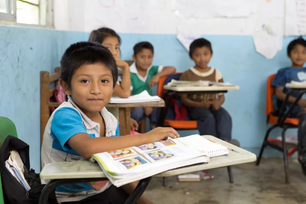 🔻Aquí les he reiterado que la prioridad de México ES LA EDUCACIÓN. Pues La crisis educativa se agravó en el último trienio: La escolarización en Educación
Básica fue la más baja de los
últimos 20 años, sin contar que más de
un millón 200 mil niños y jóvenes de
educación…